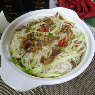 茄子肉卤拌面