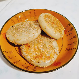 早上起来，做一个咸香可口的馅饼，再搭配一碗粥或者豆浆！是不是很暖胃！