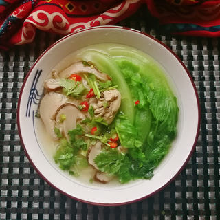 生菜松茸鸡汤面