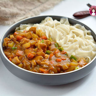 咖喱鸡肉拌面