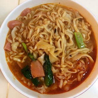 红烧火腿肠手擀汤面