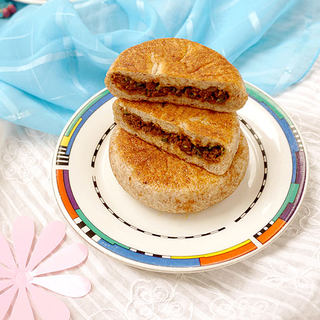 香菇猪牛肉黑全麦馅饼