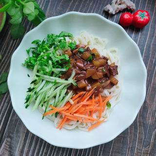 土豆牛肉炸酱拌面