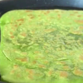 家中自制正宗黄瓜鸡蛋灌饼，瓜香面软，五分钟快捷营养早餐！