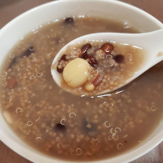 黑豆藜麦莲子米粥