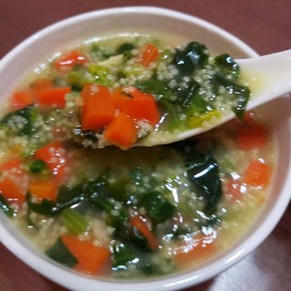 红萝卜菠菜小米粥