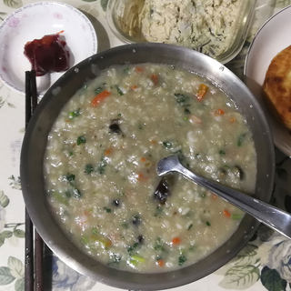 皮蛋虾仁煲粥