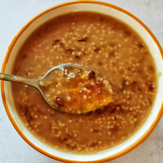 桃胶红豆小米粥