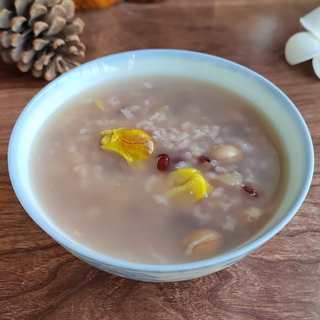 板栗花生红豆粥