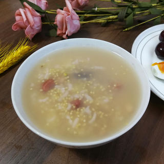 百合莲子花生红枣粥