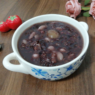 黑米桂圆杂粮粥