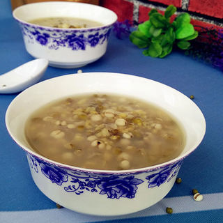 薏米绿豆玉米糁粥