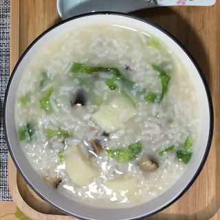 山药香菇砂锅粥