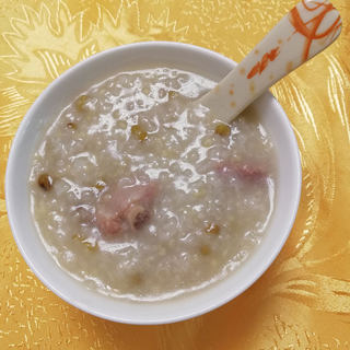 绿豆小米咸排骨粥