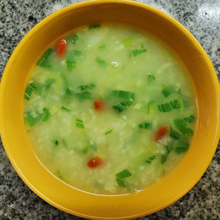 绵软鲜香尽丝滑——枸杞青菜粥