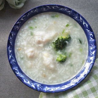 西蓝花巴沙鱼片粥