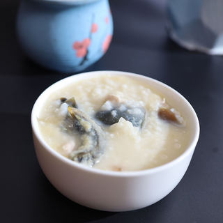 皮蛋萝卜干瘦肉粥
