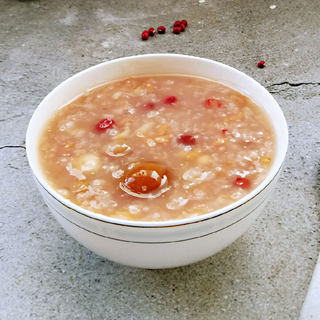 软糯香甜的美味八宝粥，好吃到舔碗底