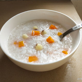 莲子胡萝卜山药粥