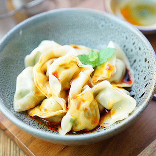 酱汁韭菜馄饨