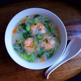 胡萝卜青菜鲜虾粥