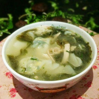 鸡汤荠菜香菇馄饨