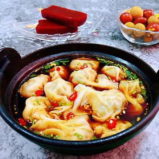 酸辣芹菜鲜肉馄饨