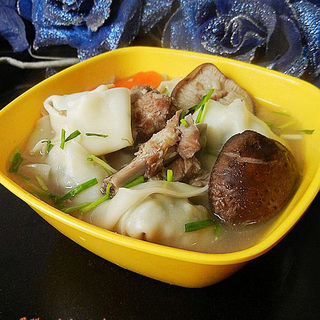香菇排骨汤馄饨