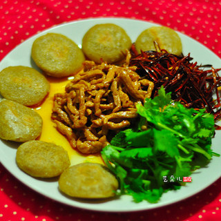 香辣肉丝莜面饼