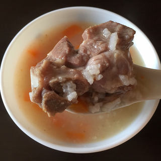 清热润燥咸肉粥