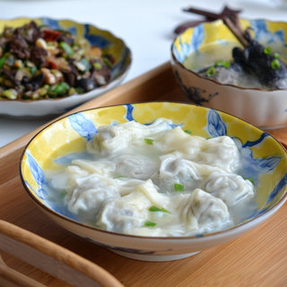 乌鸡三吃——乌鸡汤、乌鸡肉馄饨、炒乌鸡杂