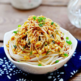凉面也能吃出冰火两重天——酸辣鸡丝凉面