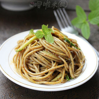 凉拌荞面饸饹
