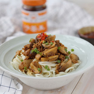 沙茶草菇肉酱面