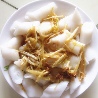 韭黄肉酱拌肠粉