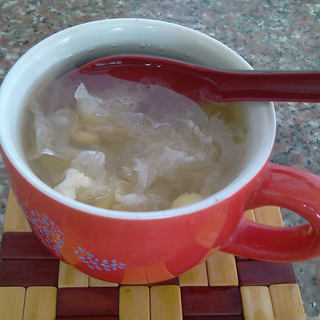 冰糖银耳莲子羹