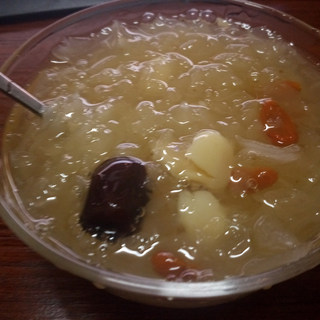 银耳莲子羹