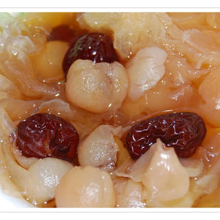 冰糖桂圆红枣银耳糖水