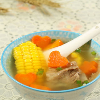 胡萝卜玉米排骨汤
