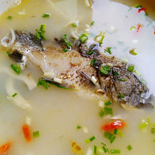 鲜味平菇鲫鱼汤