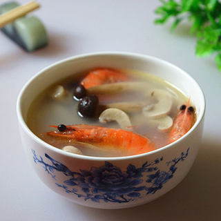 鲜虾菌菇汤