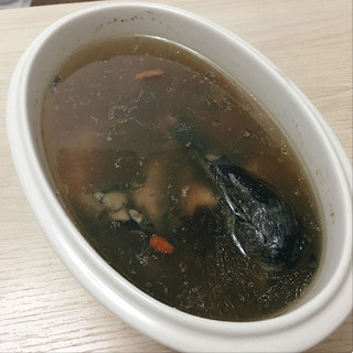 鱼胶红枣枸杞炖竹丝鸡