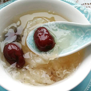 【甜滑软糯】红枣桂圆银耳羹