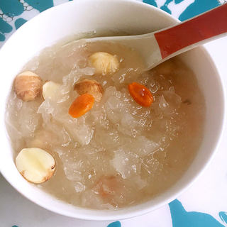 银耳莲子羹