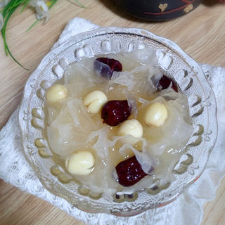 红枣银耳莲子羹