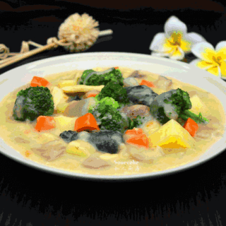 乌鸡炖腐竹汤