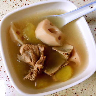 广东靓汤：莲藕苹果🍎排骨汤