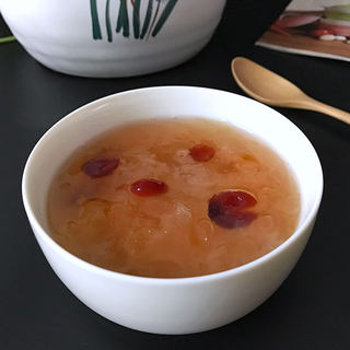 桃胶银耳蔓越莓羹