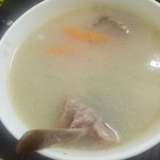 烧骨胡萝卜汤