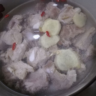 御寒美食之暖身排骨汤